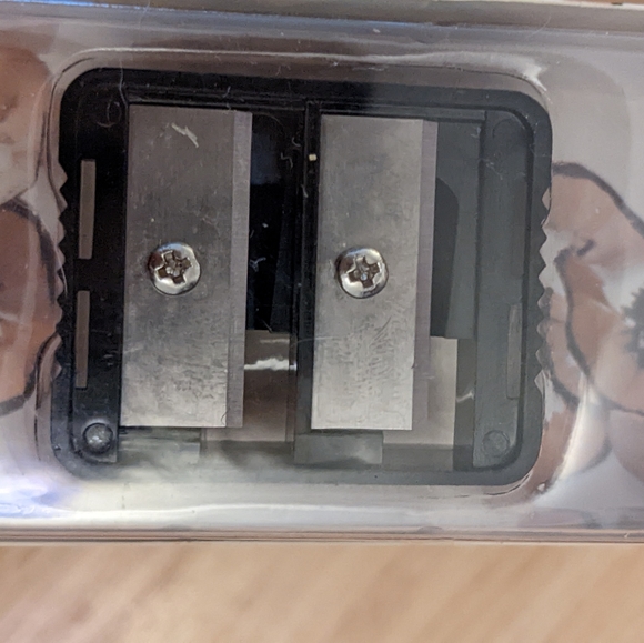 Wet n Wild NIP dual makeup pencil sharpener black - Picture 2 of 8